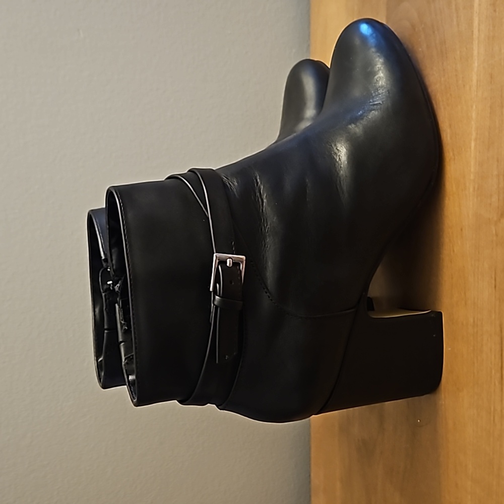 Bella Vita Ankle Boots Black 6.5WW